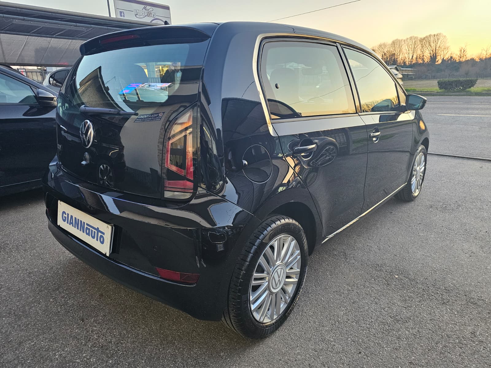 VOLKSWAGEN UP 1.0