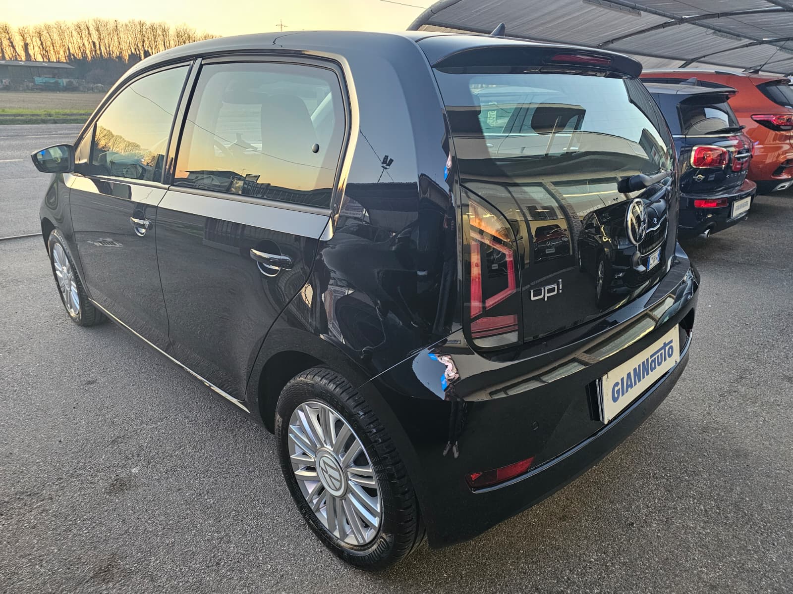 VOLKSWAGEN UP 1.0