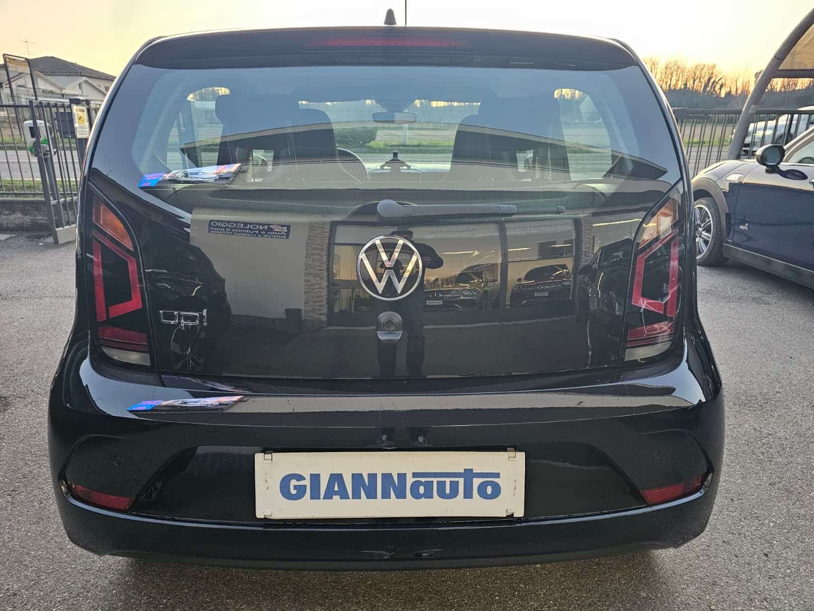 VOLKSWAGEN UP 1.0