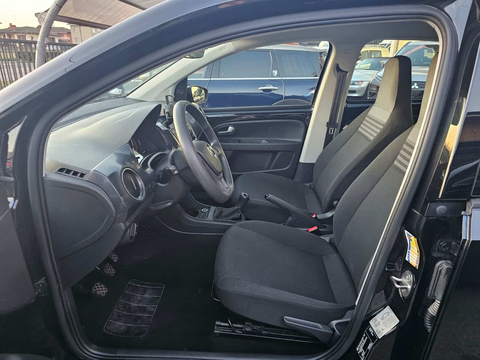 VOLKSWAGEN UP 1.0