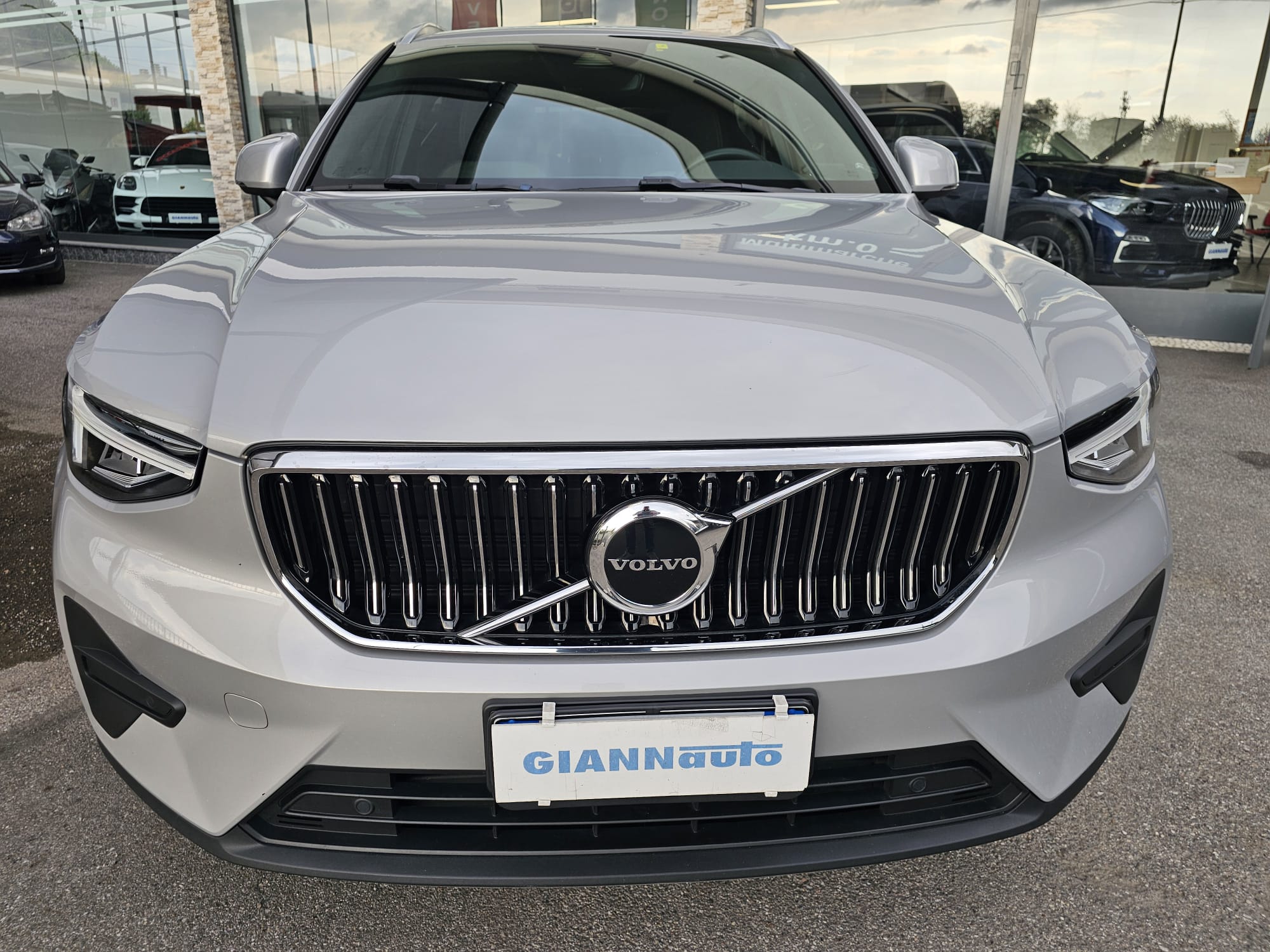VOLVO XC40 T4