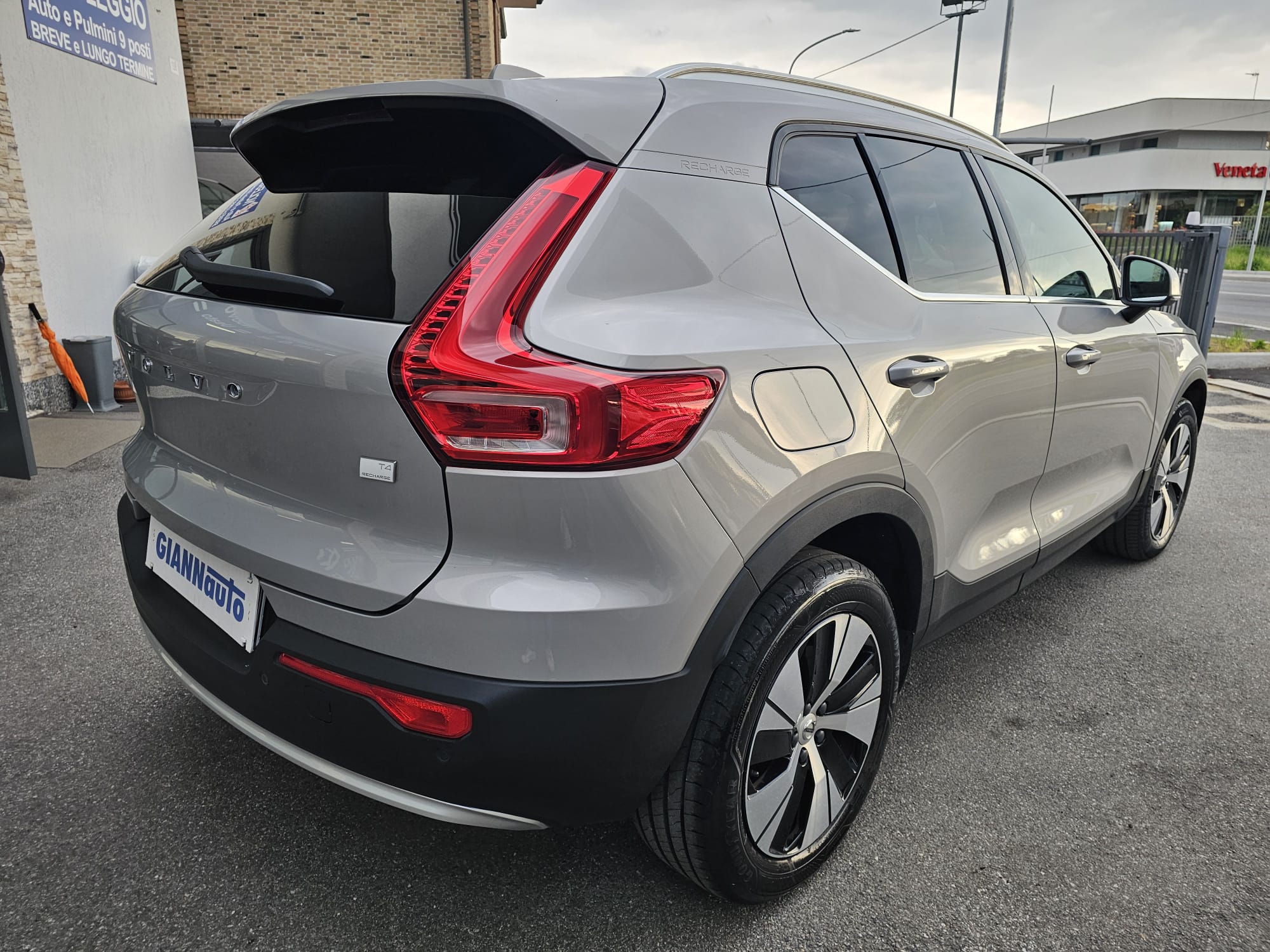 VOLVO XC40 T4