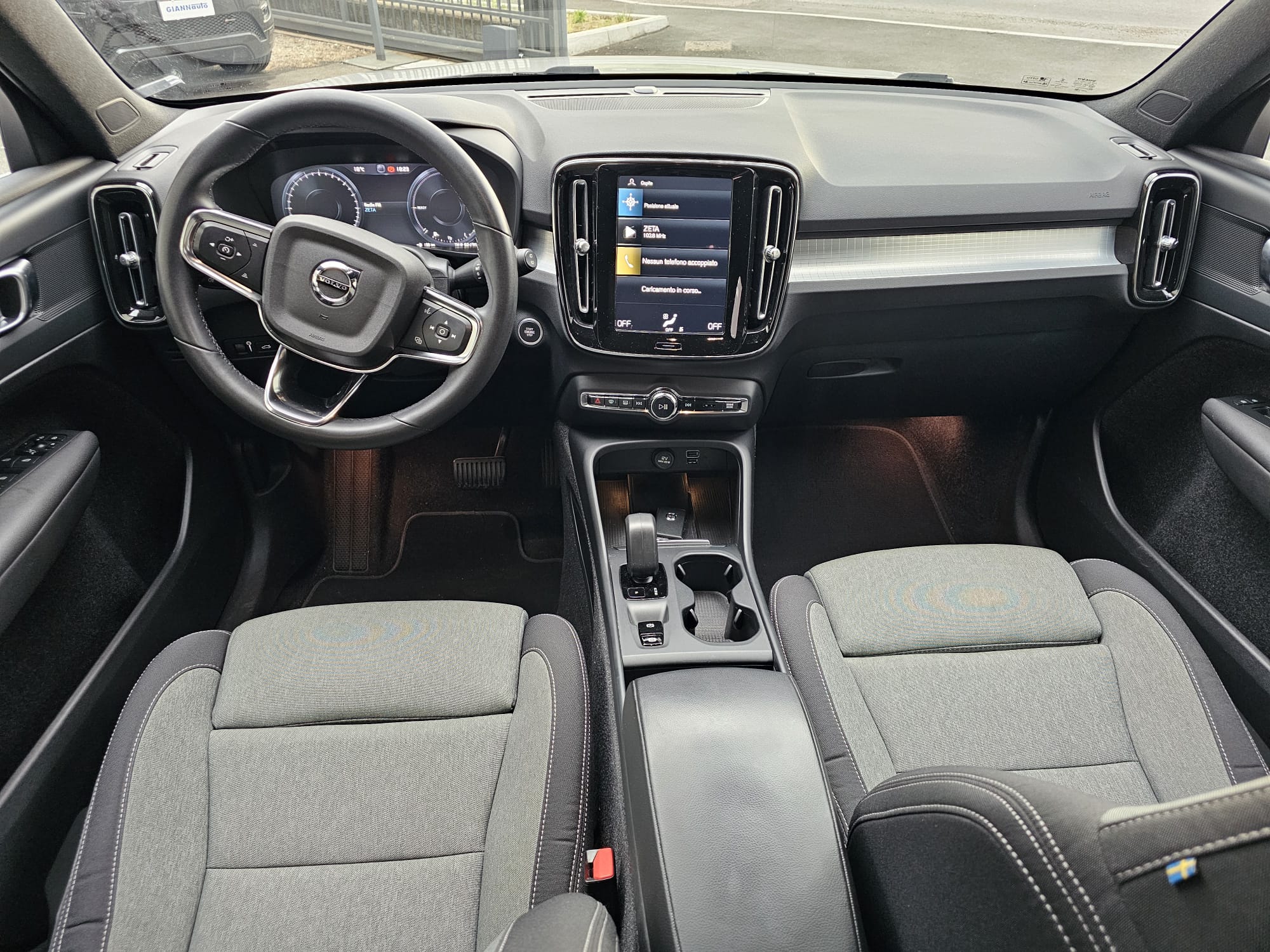 VOLVO XC40 T4