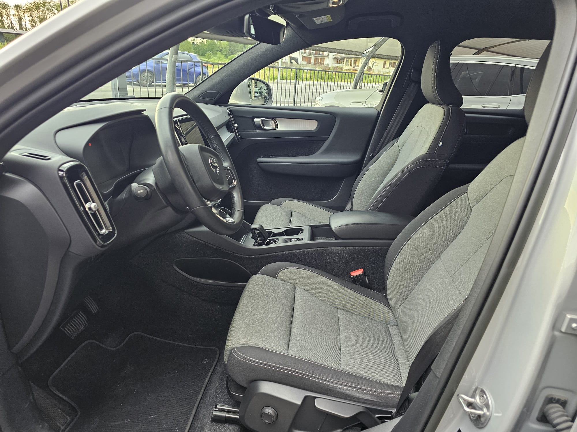 VOLVO XC40 T4