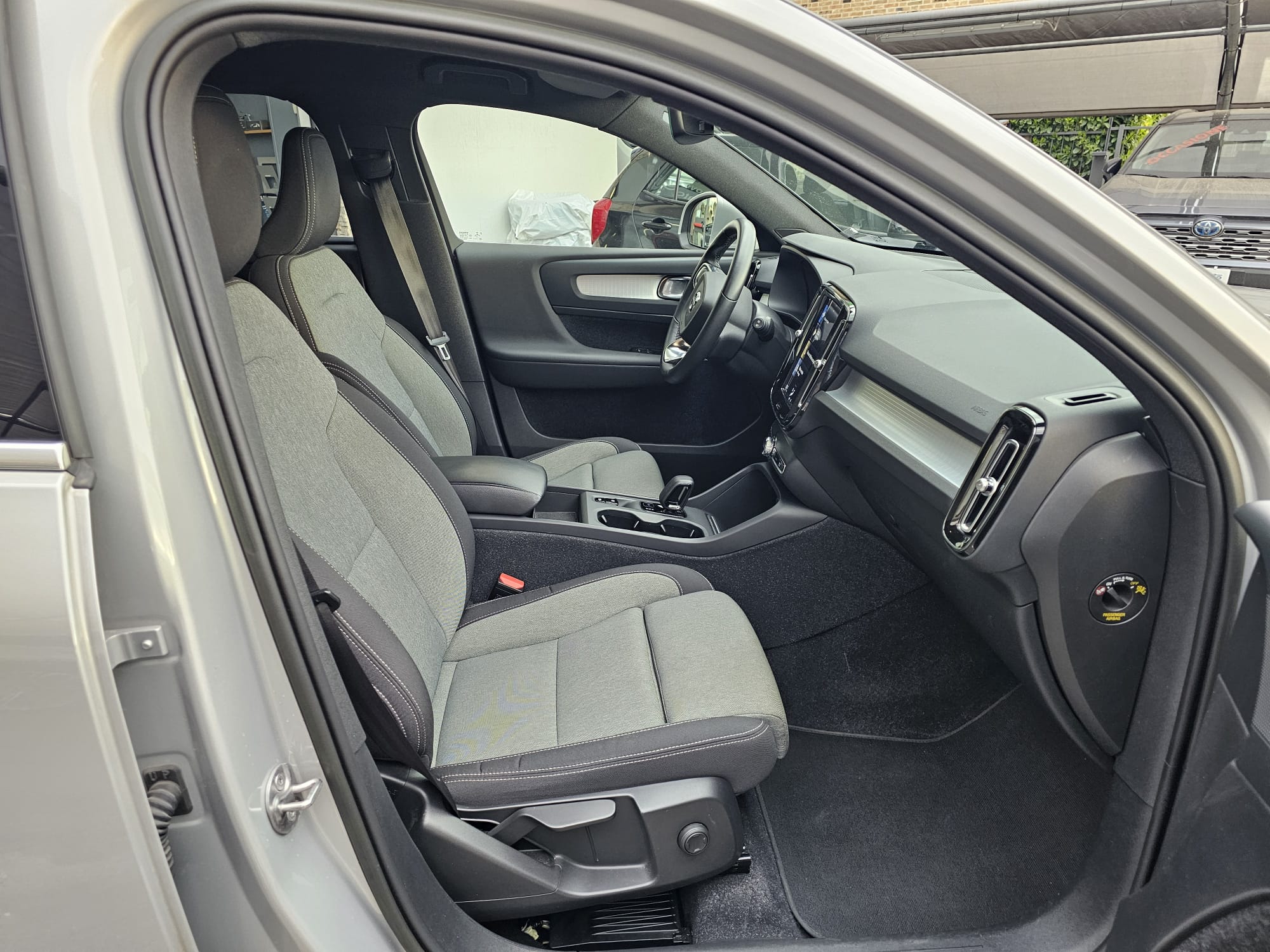 VOLVO XC40 T4